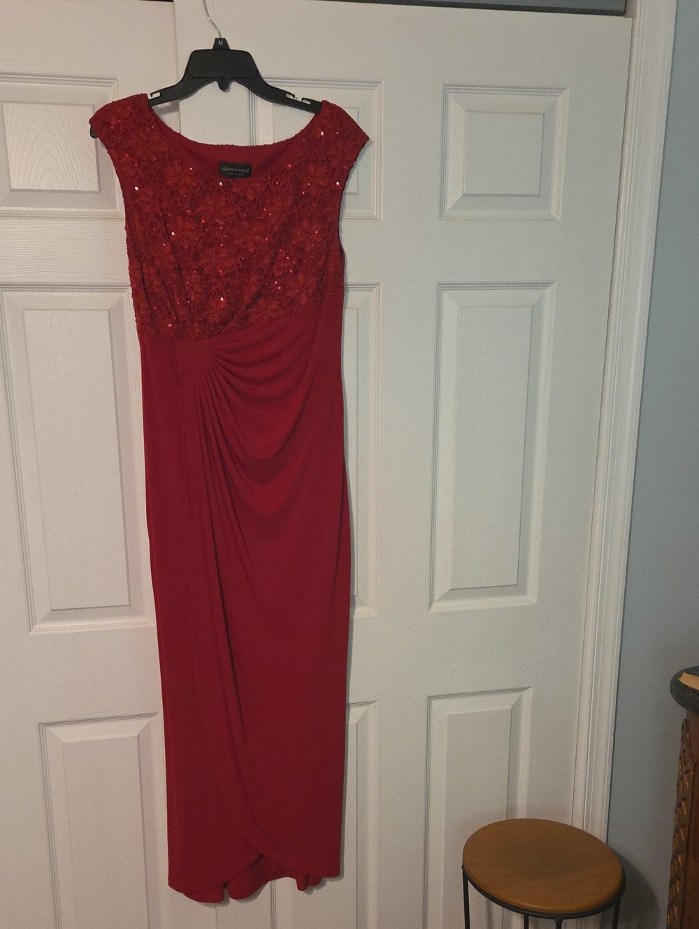 Elegant Red Beaded Cap-Sleeve Evening Dress
